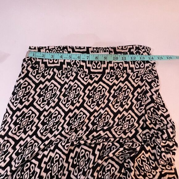 Artisan NY black and off white wrap skirt size Medium - Picture 5 of 8
